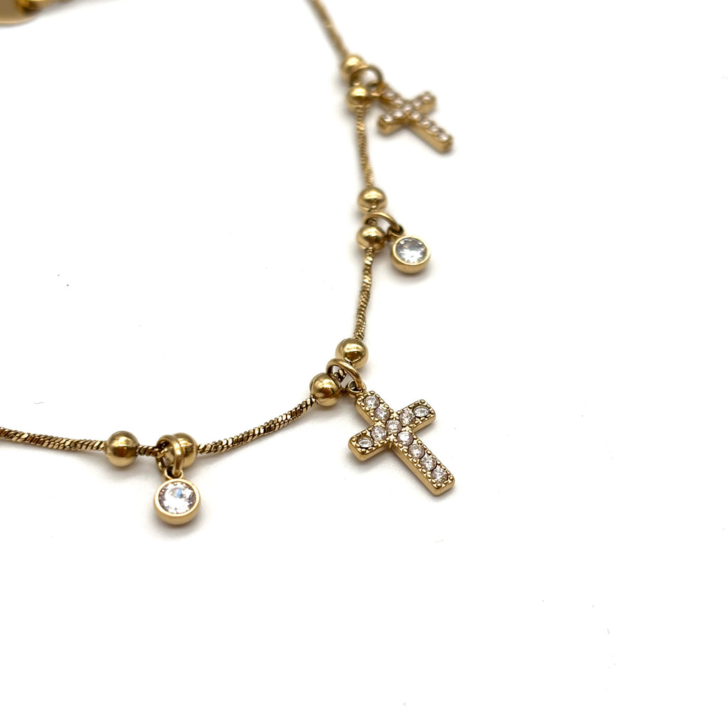 Bracciale sottile in acciaio con croci pendenti