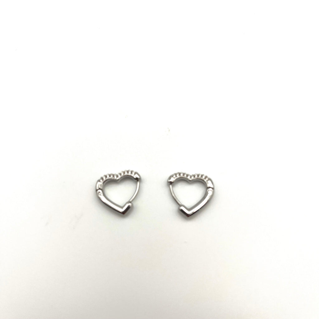 Orecchini Cuore in Acciaio – Modello a Cerchio Aperto