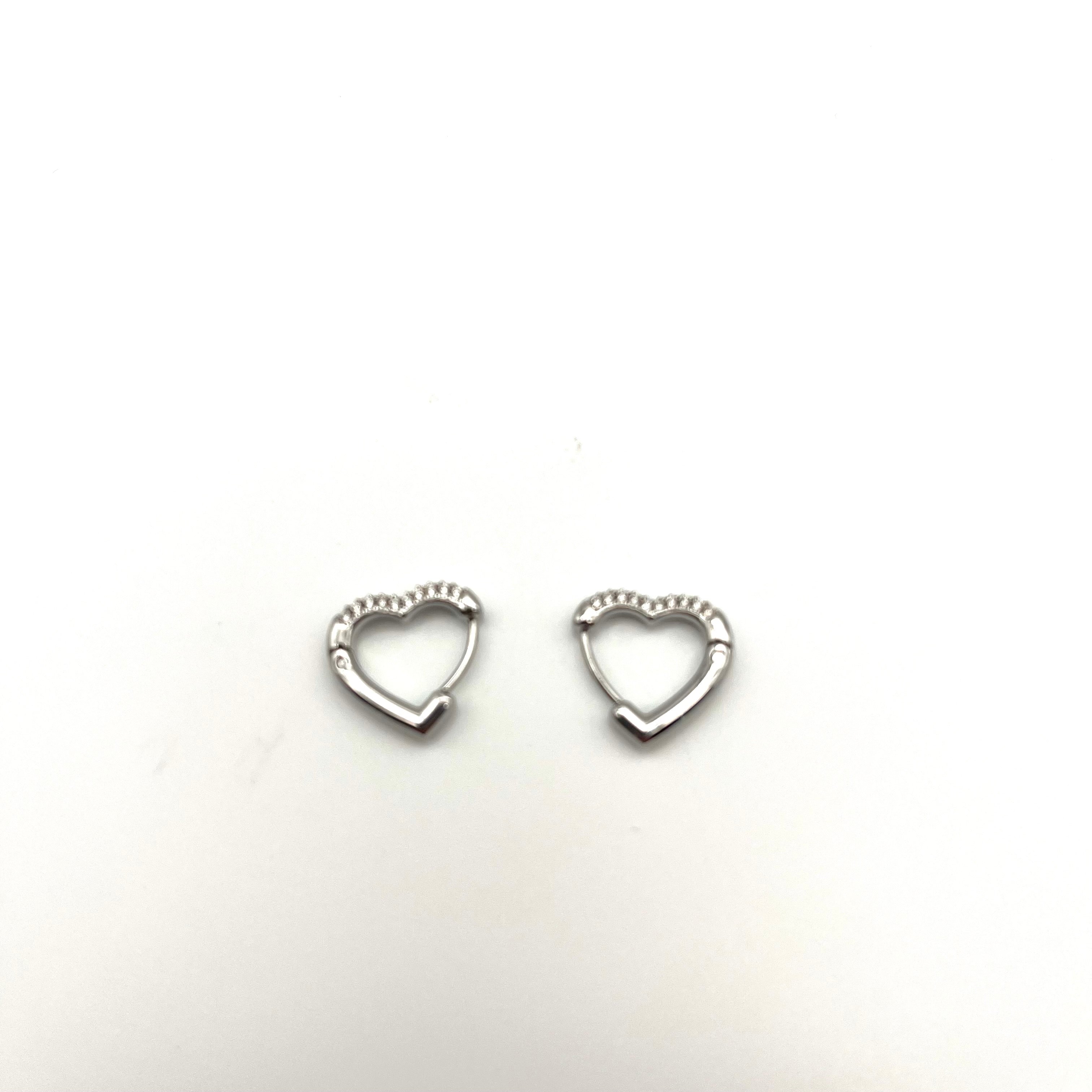 Orecchini Cuore in Acciaio – Modello a Cerchio Aperto