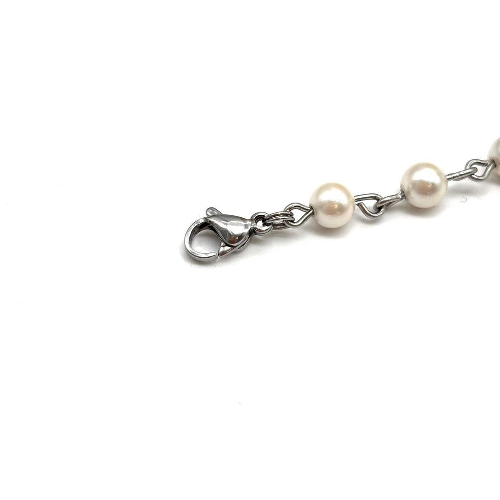 Bracciale in perle d’acqua dolce e medaglia di San Benedetto