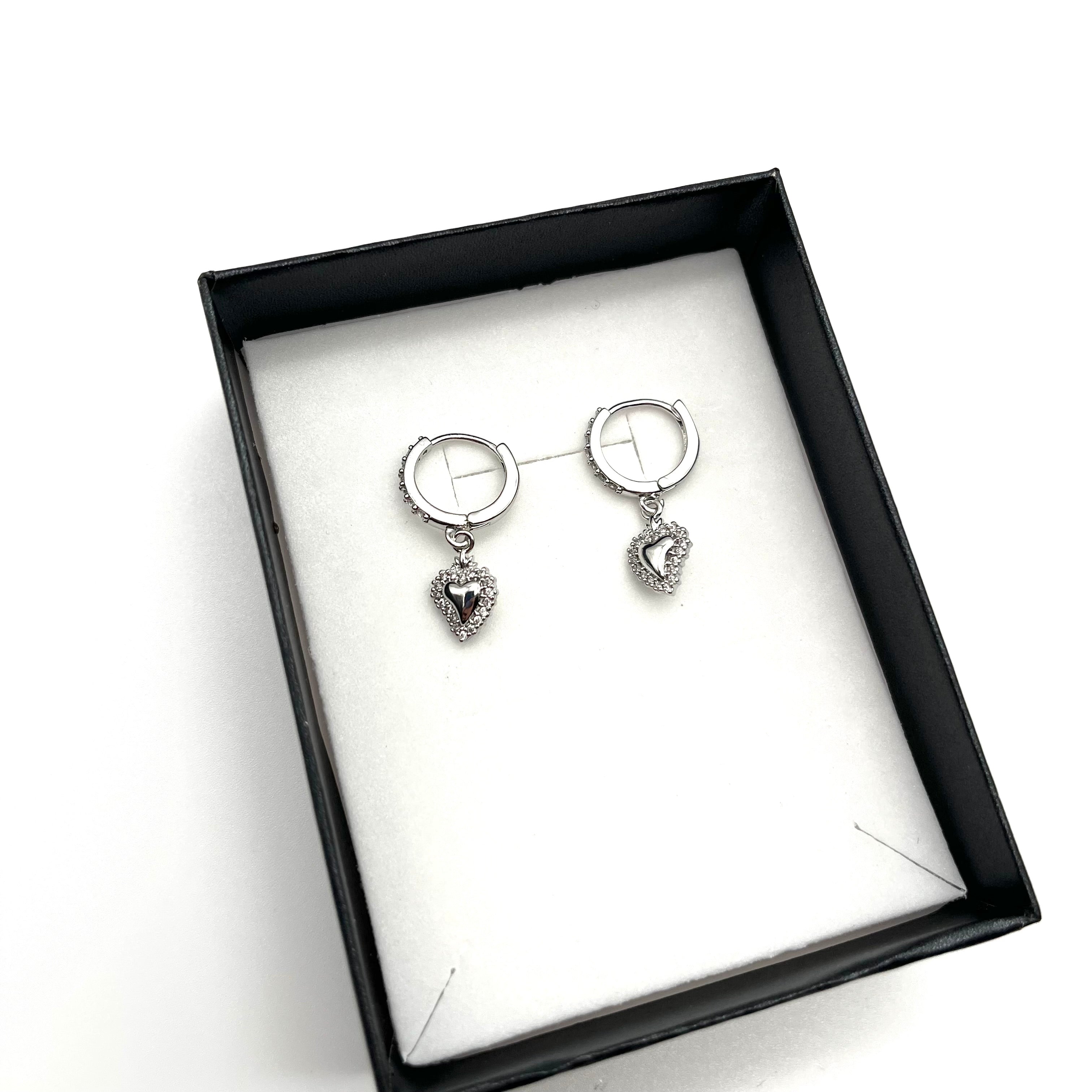 Orecchini a cuore pendenti – Acciaio inox (argento)