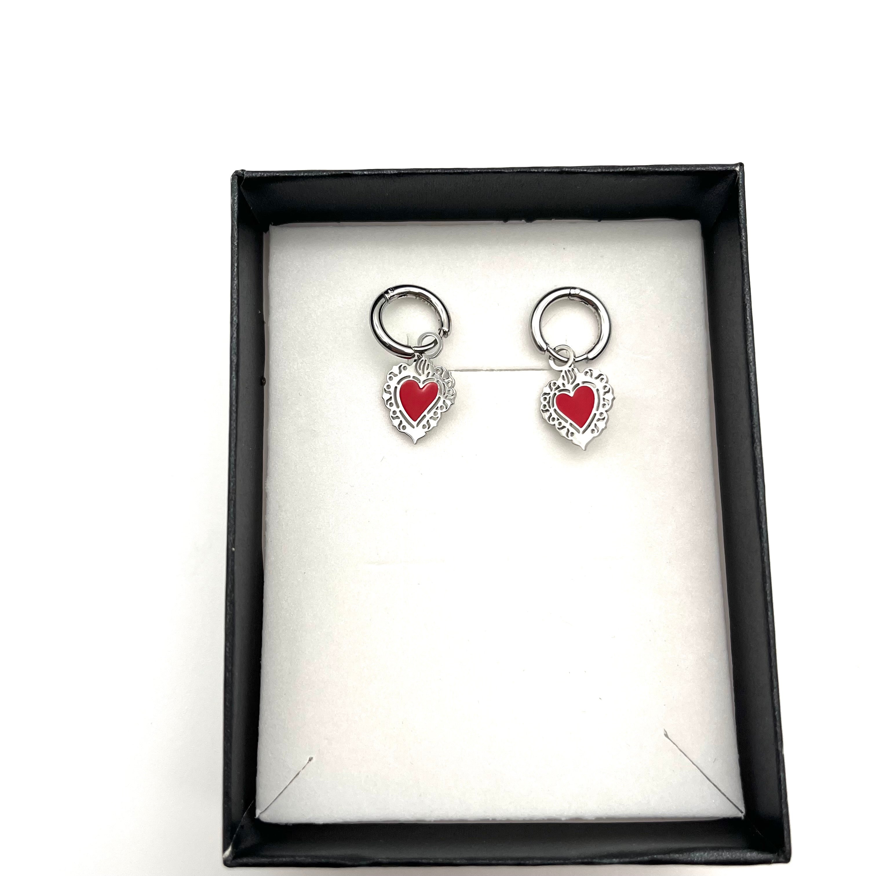 Orecchini Cerchio con Sacro Cuore Rosso – Acciaio (Silver)