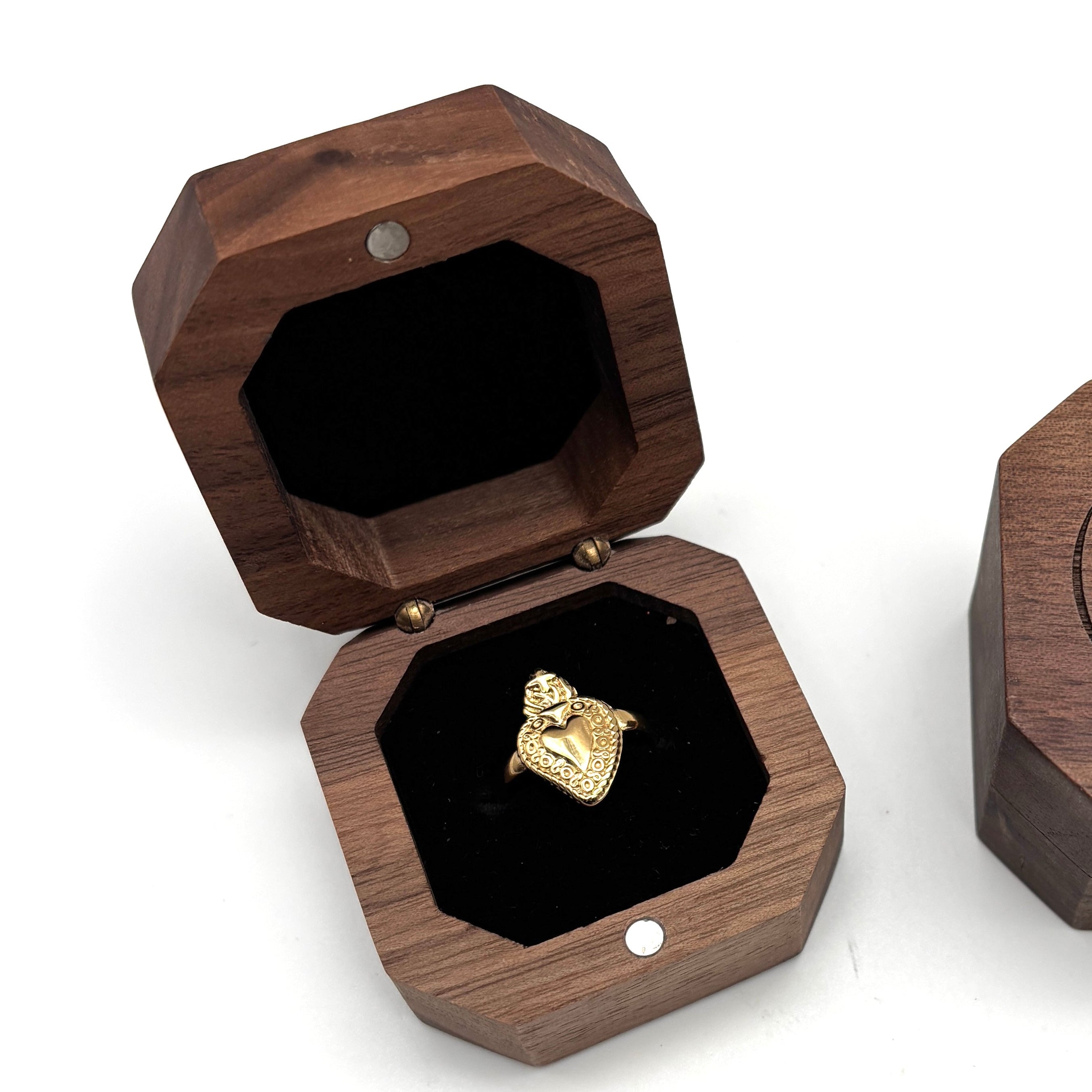 Anello Sacro Cuore sagomato - Acciaio dorato