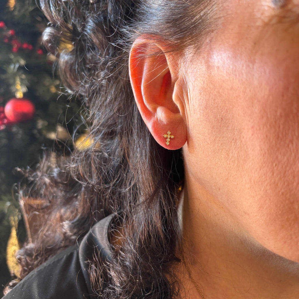 Orecchini Mini Croce Zirconi – Acciaio Inox Dorato